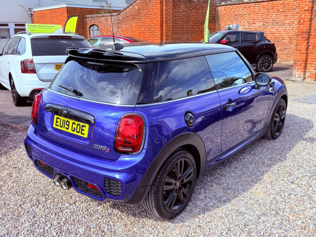 MINI HATCH