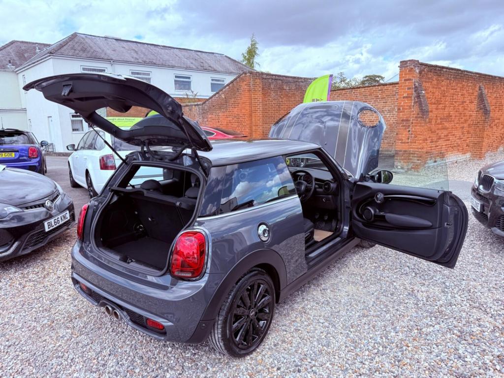 MINI HATCH