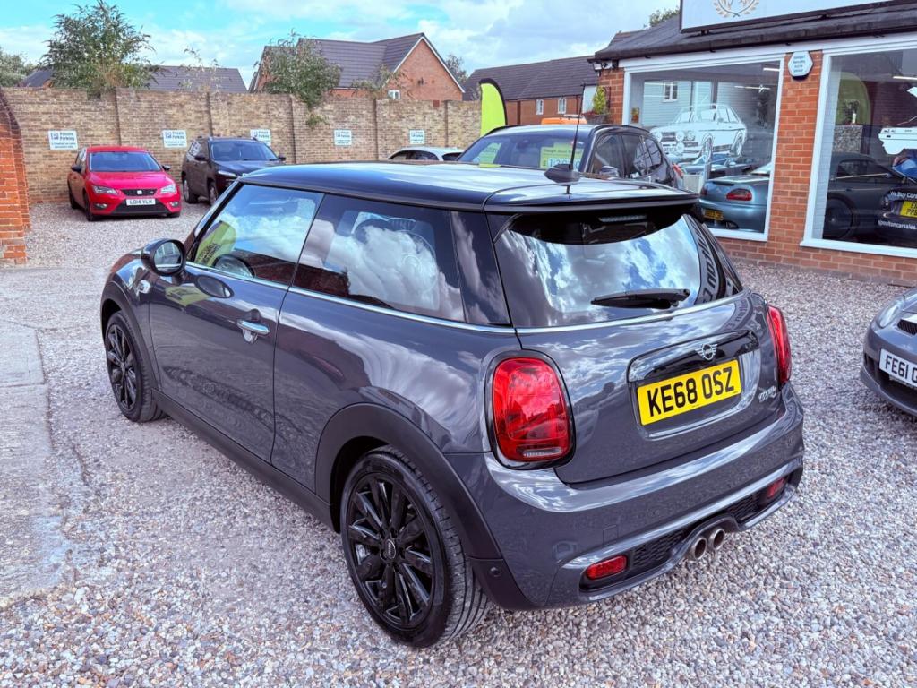 MINI HATCH