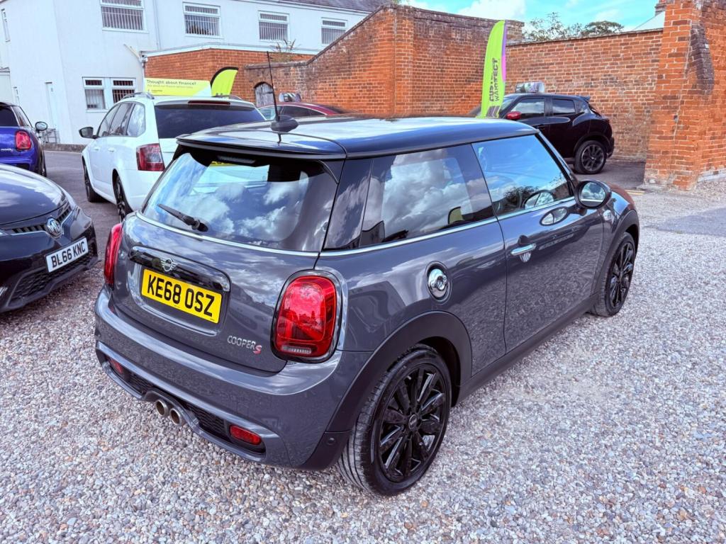 MINI HATCH