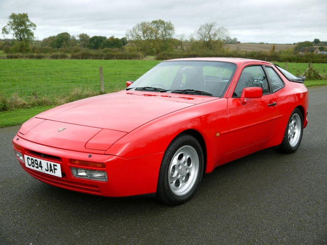PORSCHE 944  (1986)