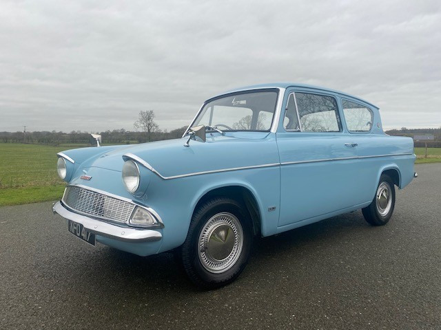 FORD ANGLIA 100 E DELUXE (1960)