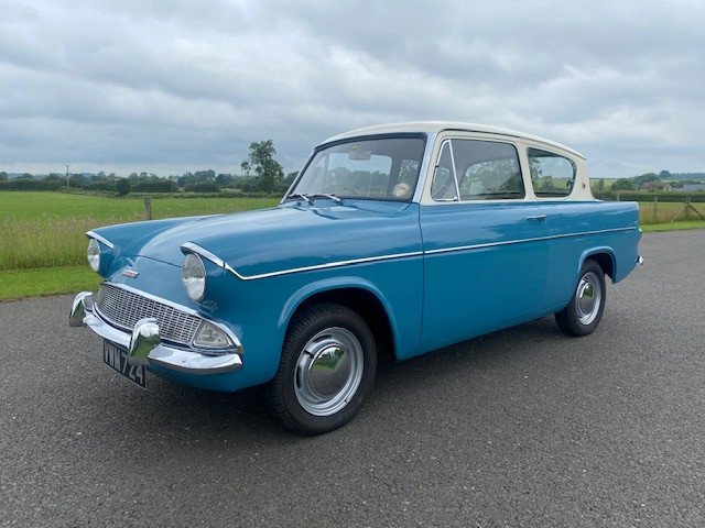 FORD ANGLIA 105 E Deluxe (1962)