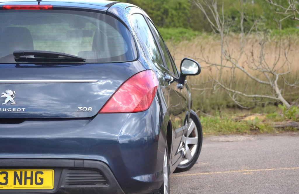 PEUGEOT 308