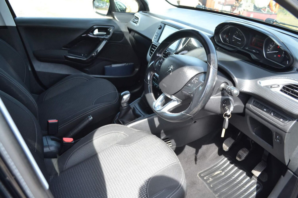 View PEUGEOT 208 1.2 PureTech Tech Edition Euro 6 (s/s) 5dr