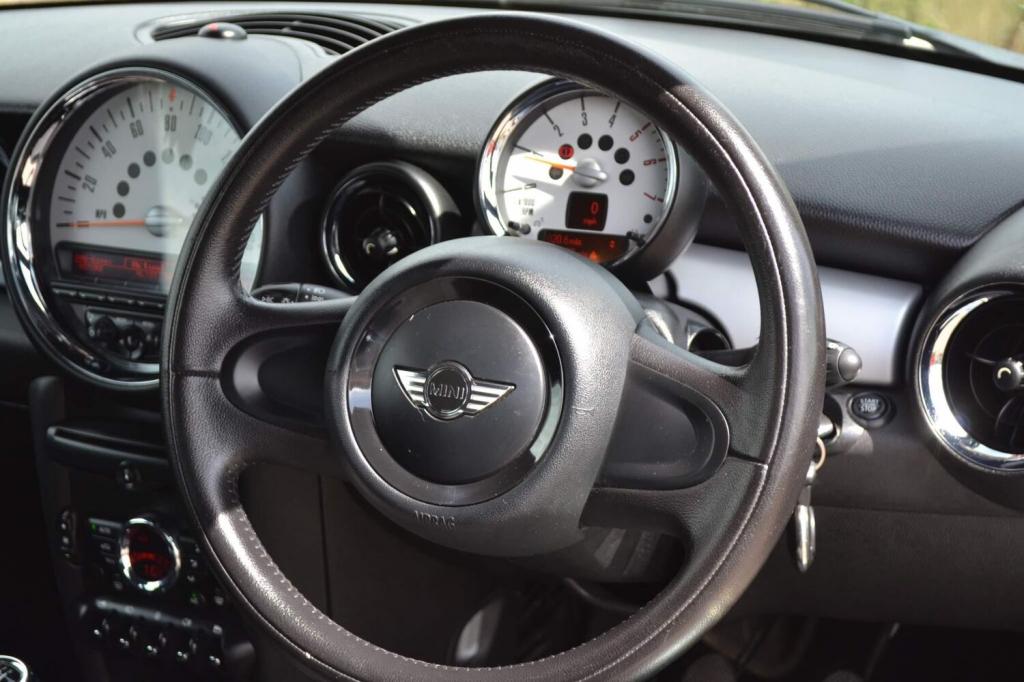 MINI HATCH