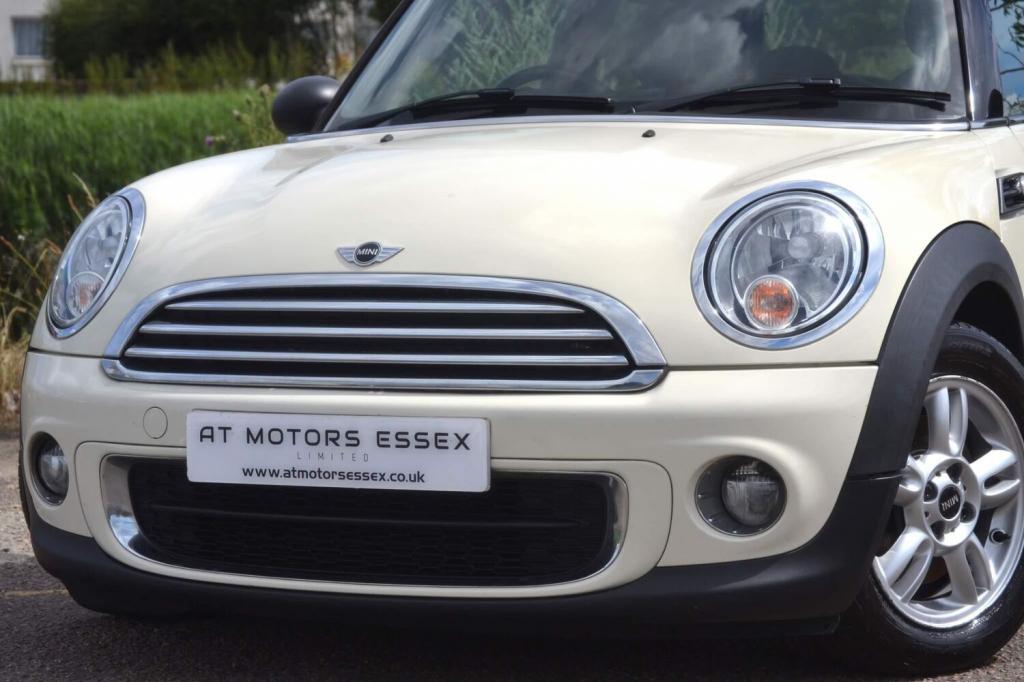 MINI HATCH