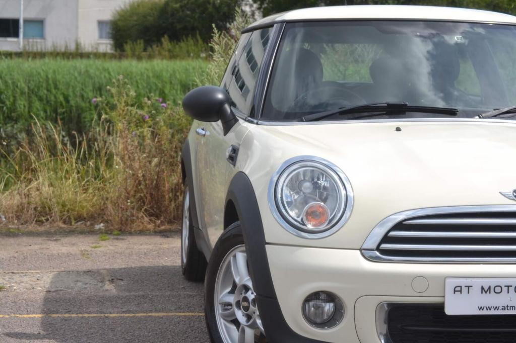 MINI HATCH