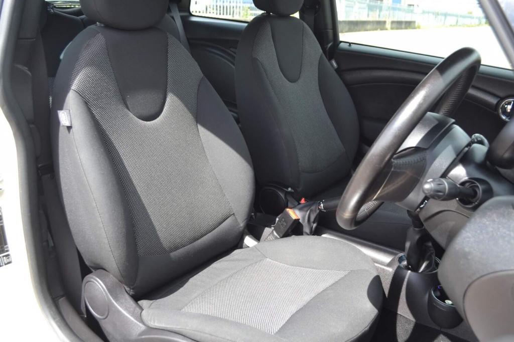 MINI HATCH