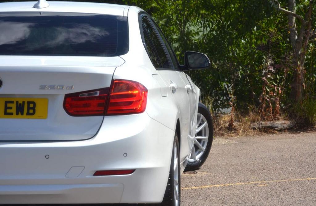 BMW 3 SERIES