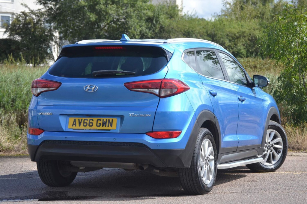 View HYUNDAI TUCSON 1.7 CRDi Blue Drive Premium Euro 6 (s/s) 5dr
