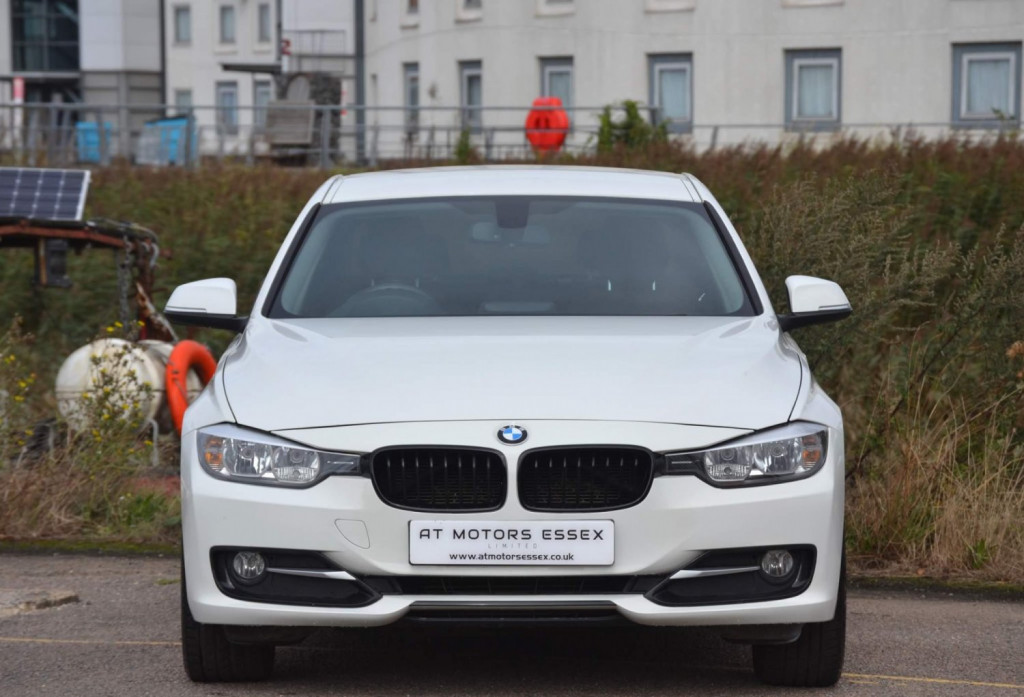 View BMW 3 SERIES 2.0 318d Sport Euro 5 (s/s) 4dr