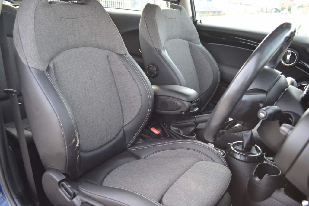 MINI HATCH