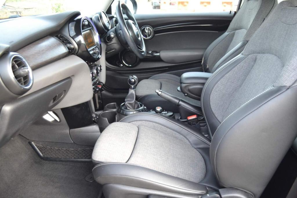 MINI HATCH