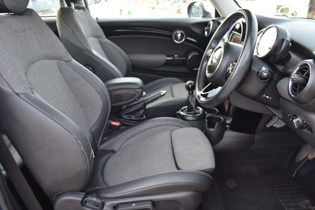 MINI HATCH