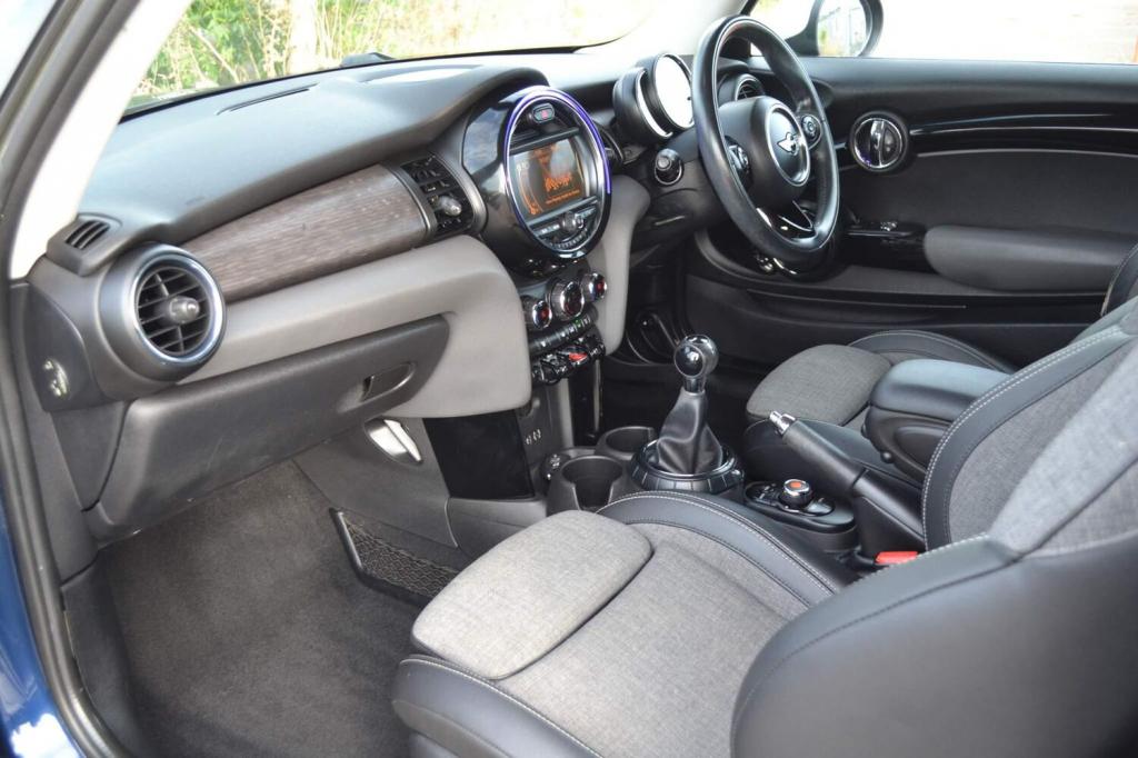 MINI HATCH
