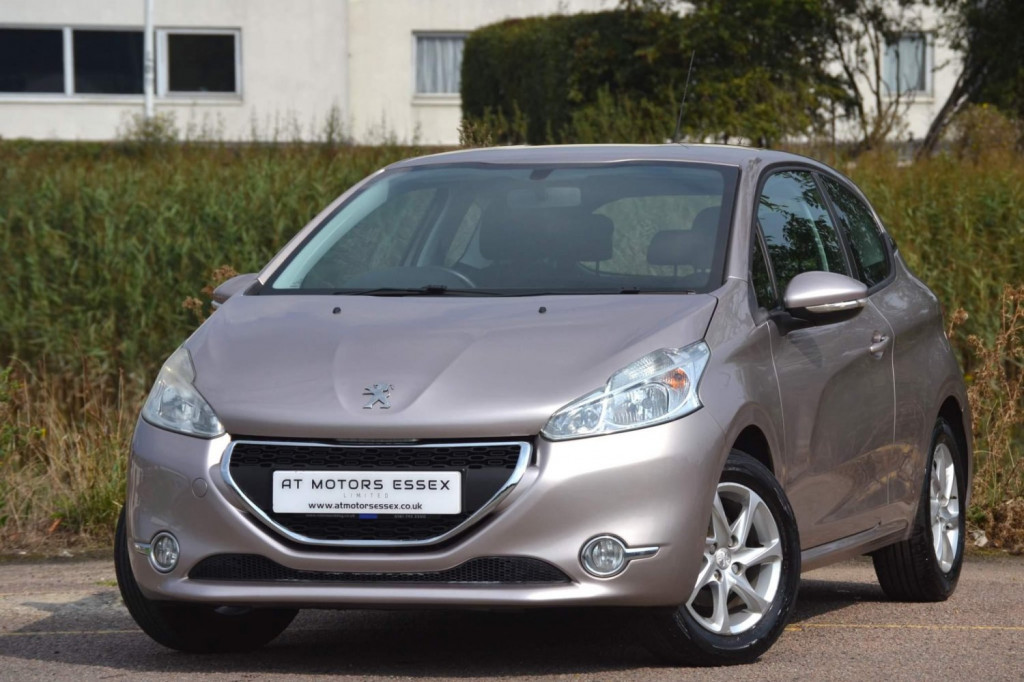 PEUGEOT 208