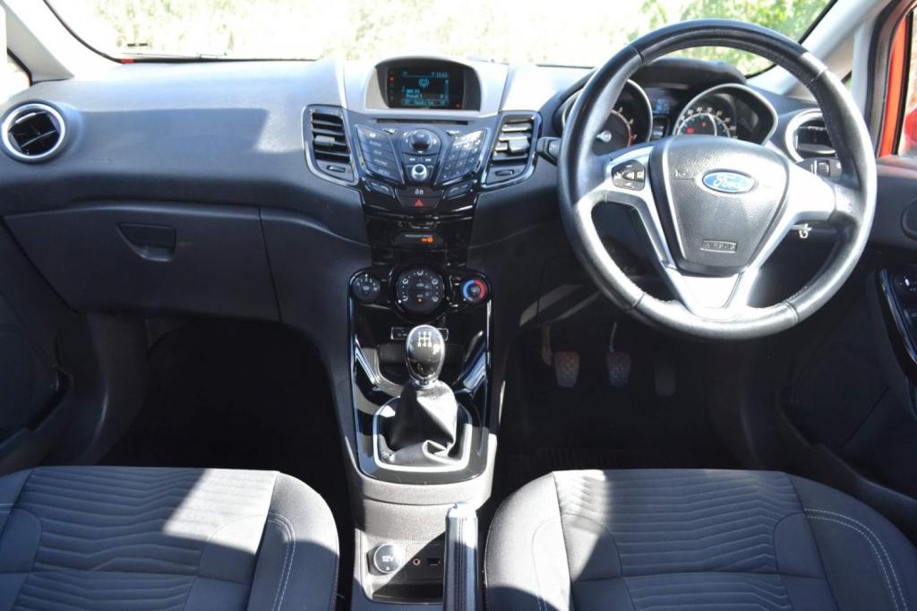 View FORD FIESTA 1.0T EcoBoost Zetec Euro 5 (s/s) 5dr