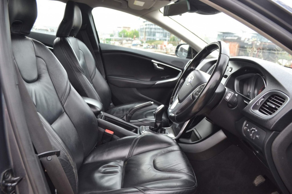 View VOLVO V40 2.0 D3 SE Lux Nav Euro 5 (s/s) 5dr