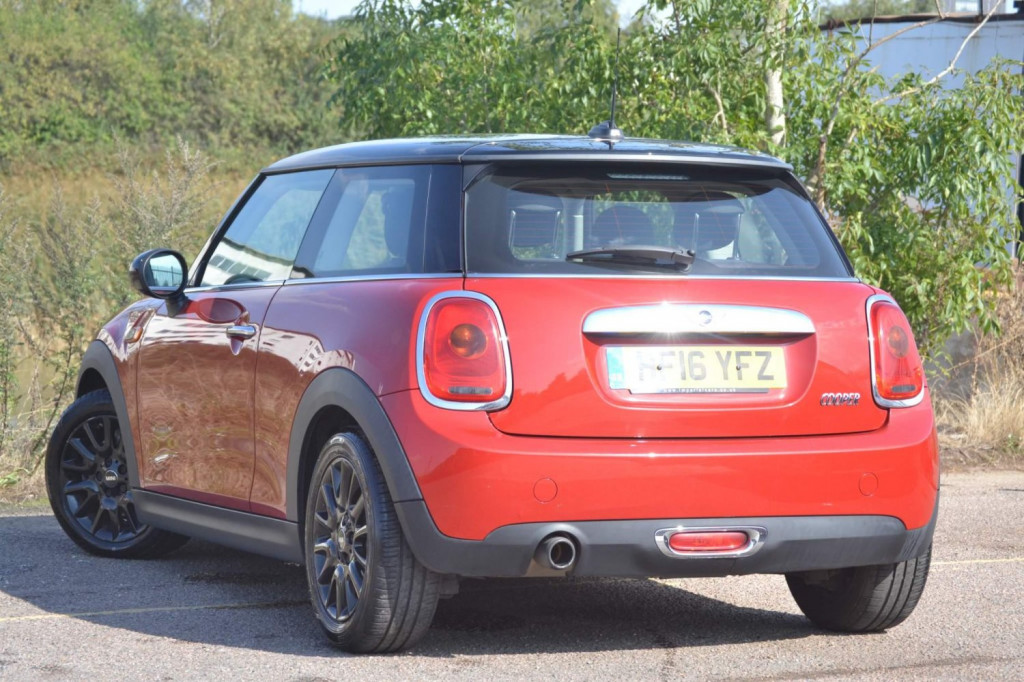 MINI HATCH