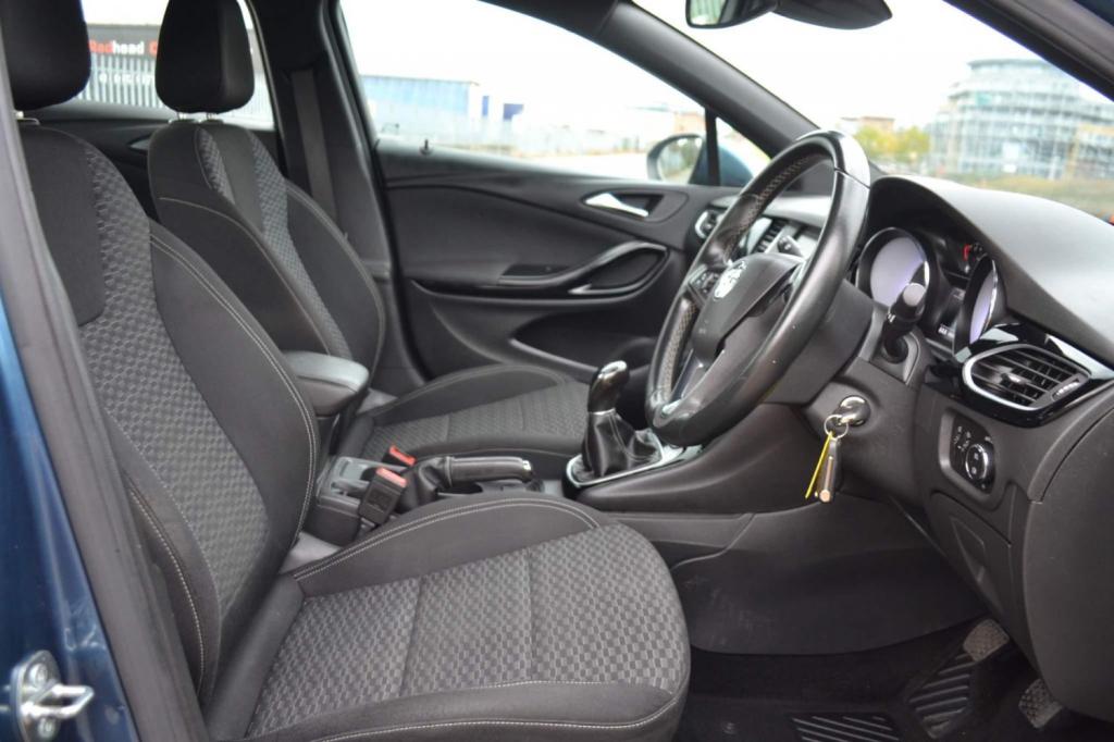 VAUXHALL ASTRA