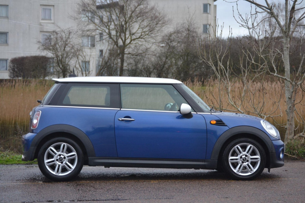 MINI HATCH
