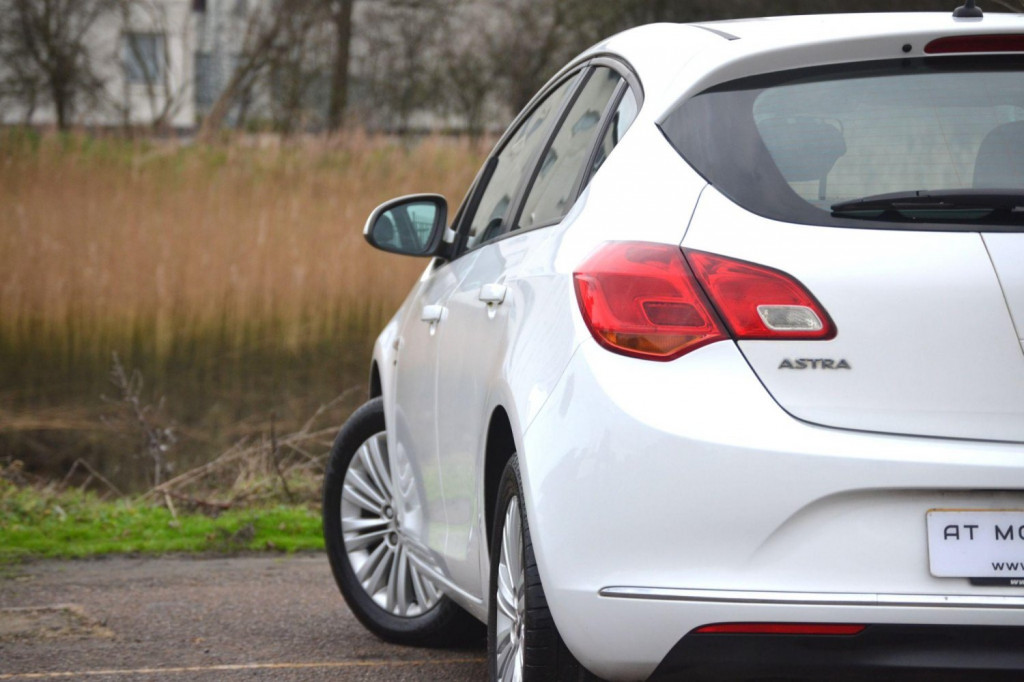 VAUXHALL ASTRA