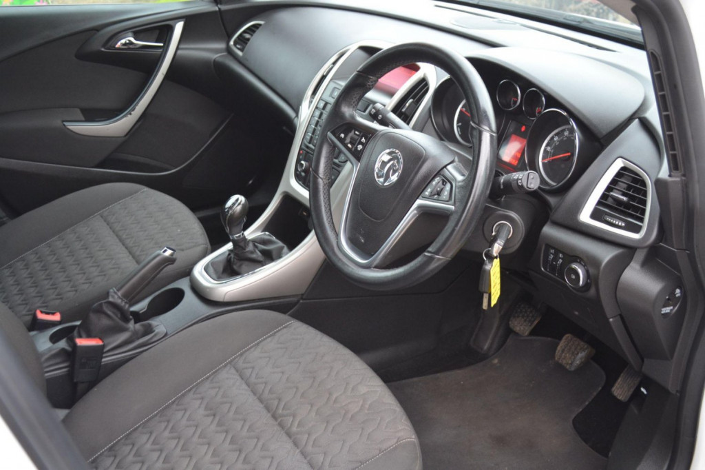 VAUXHALL ASTRA