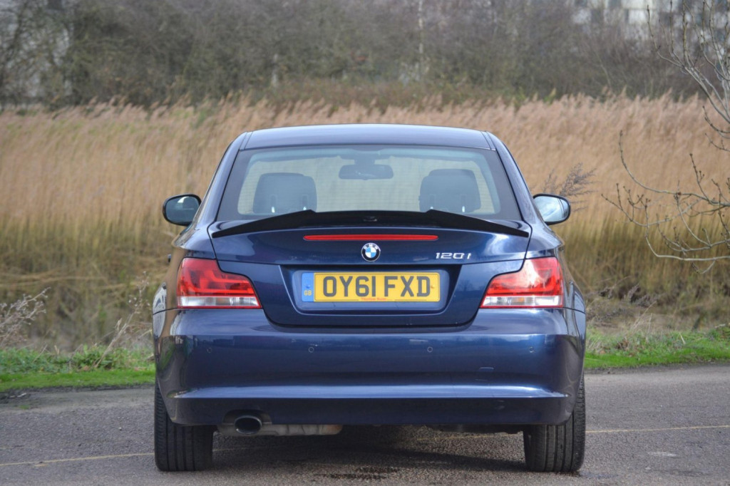 BMW 1 SERIES