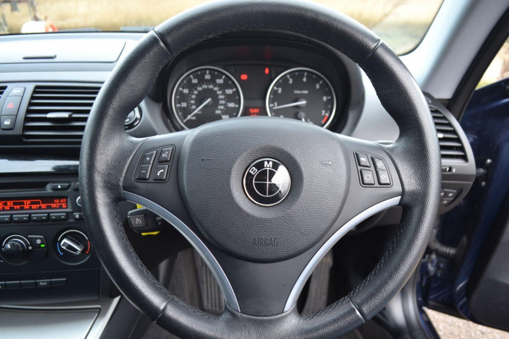 BMW 1 SERIES