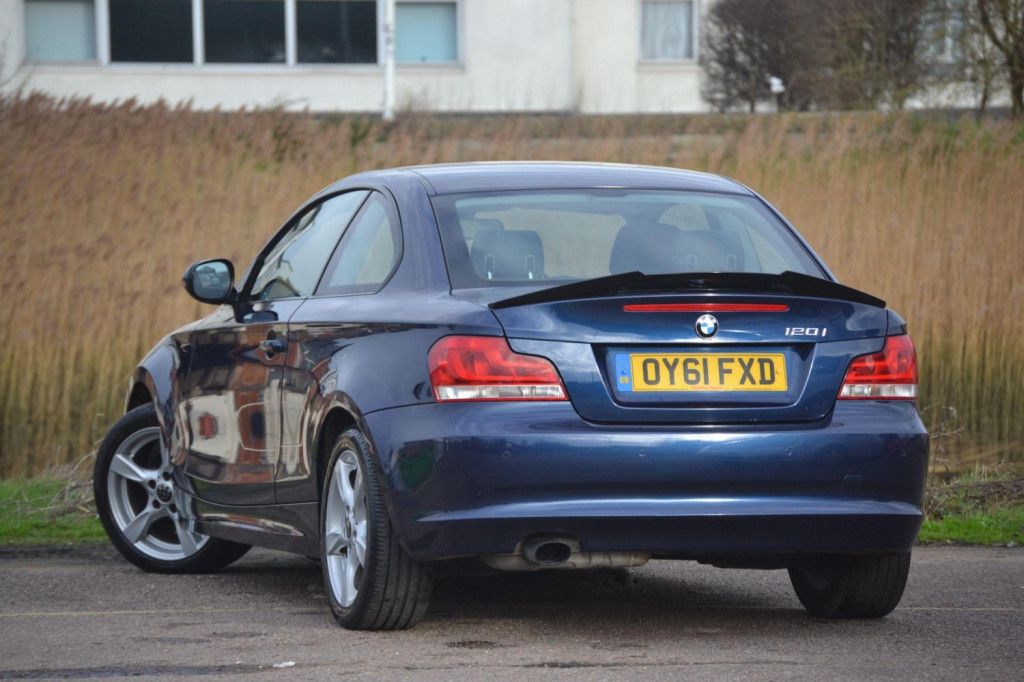 BMW 1 SERIES