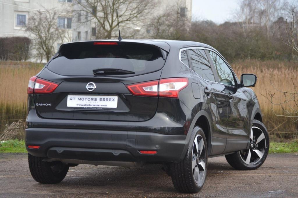 View NISSAN QASHQAI 1.5 dCi N-Connecta 2WD Euro 6 (s/s) 5dr