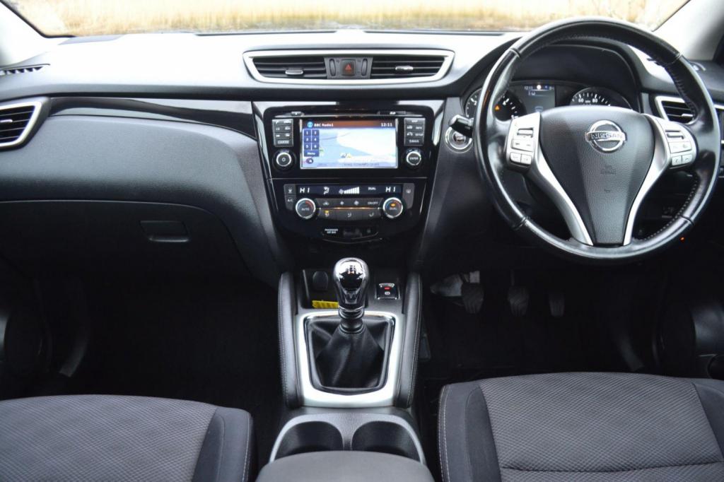 View NISSAN QASHQAI 1.5 dCi N-Connecta 2WD Euro 6 (s/s) 5dr