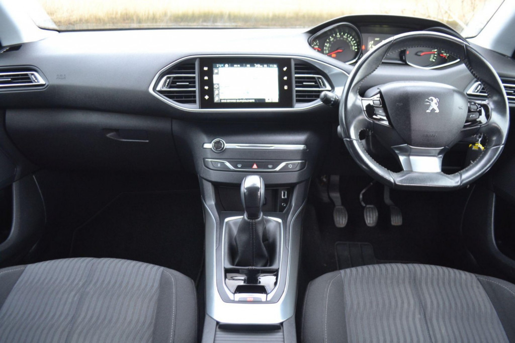 View PEUGEOT 308 1.6 HDi Active Euro 5 5dr