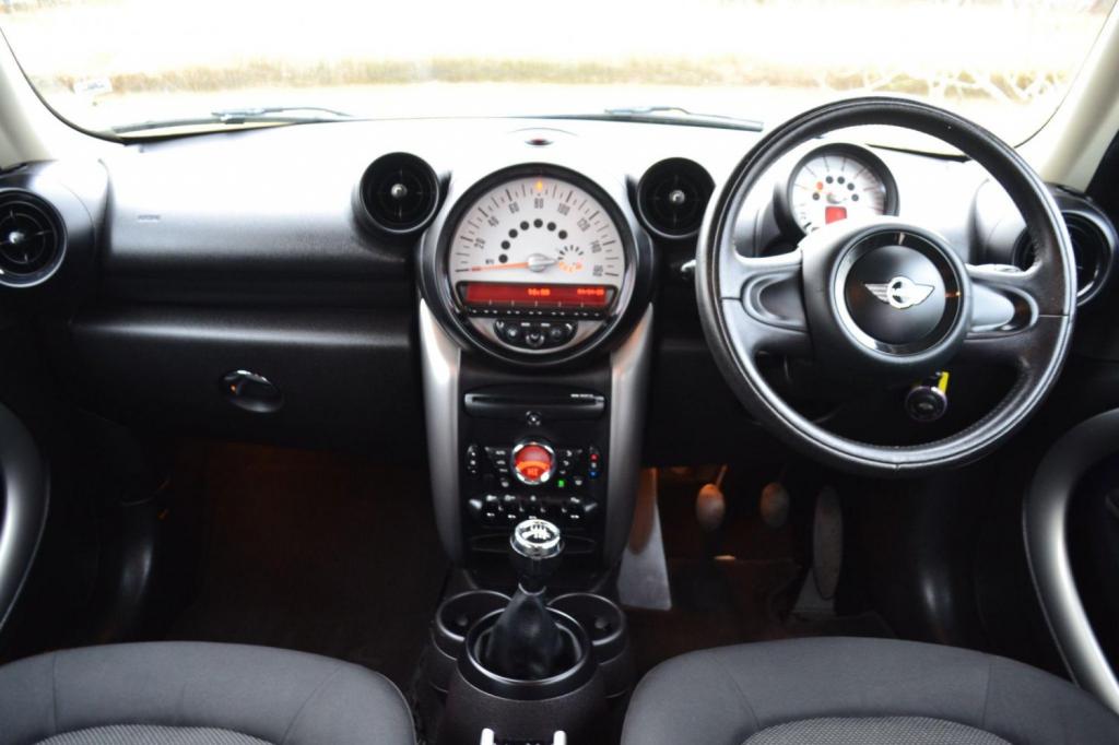 View MINI COUNTRYMAN 1.6 Cooper D Euro 5 (s/s) 5dr