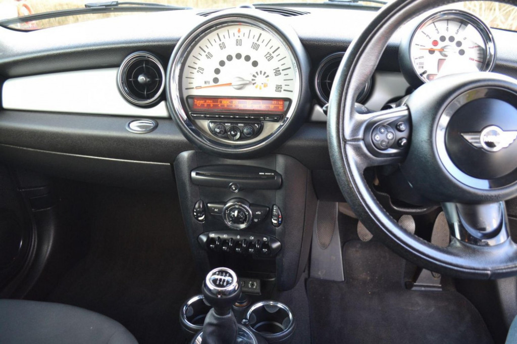 View MINI HATCH 1.6 First Euro 5 3dr
