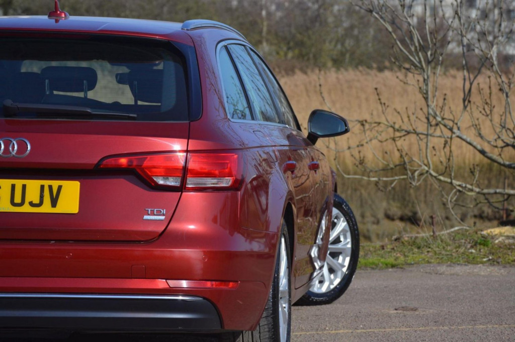 AUDI A4 AVANT
