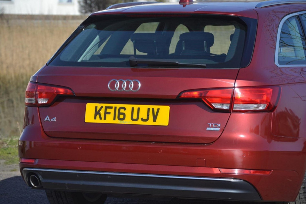 AUDI A4 AVANT