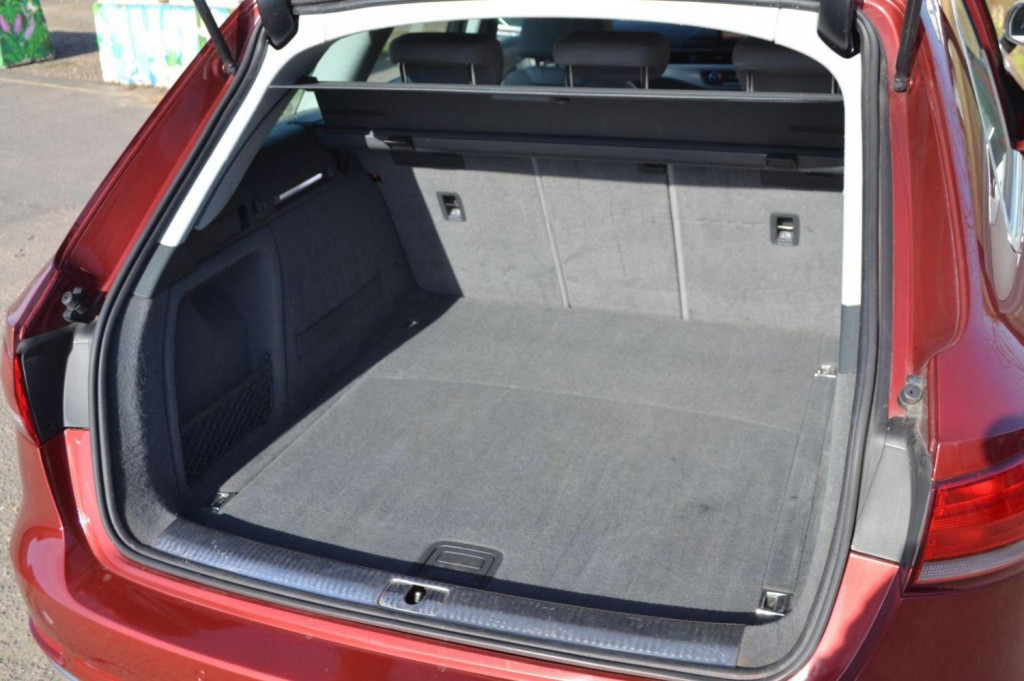AUDI A4 AVANT