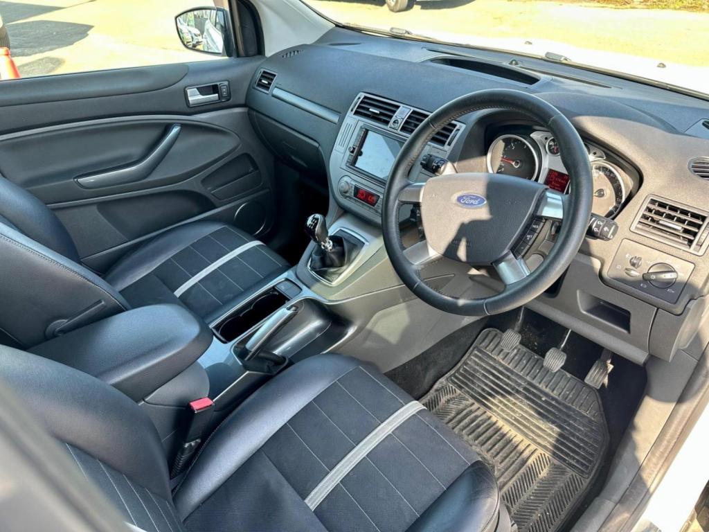 View FORD KUGA 2.0 TDCi Titanium AWD Euro 5 5dr