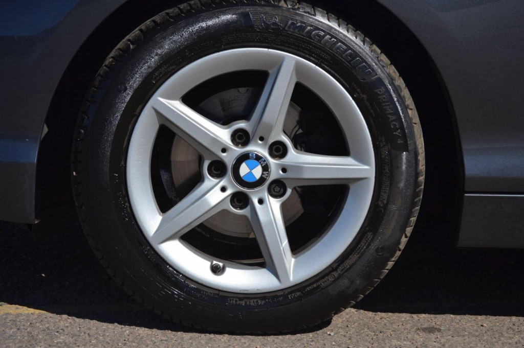 BMW 1 SERIES