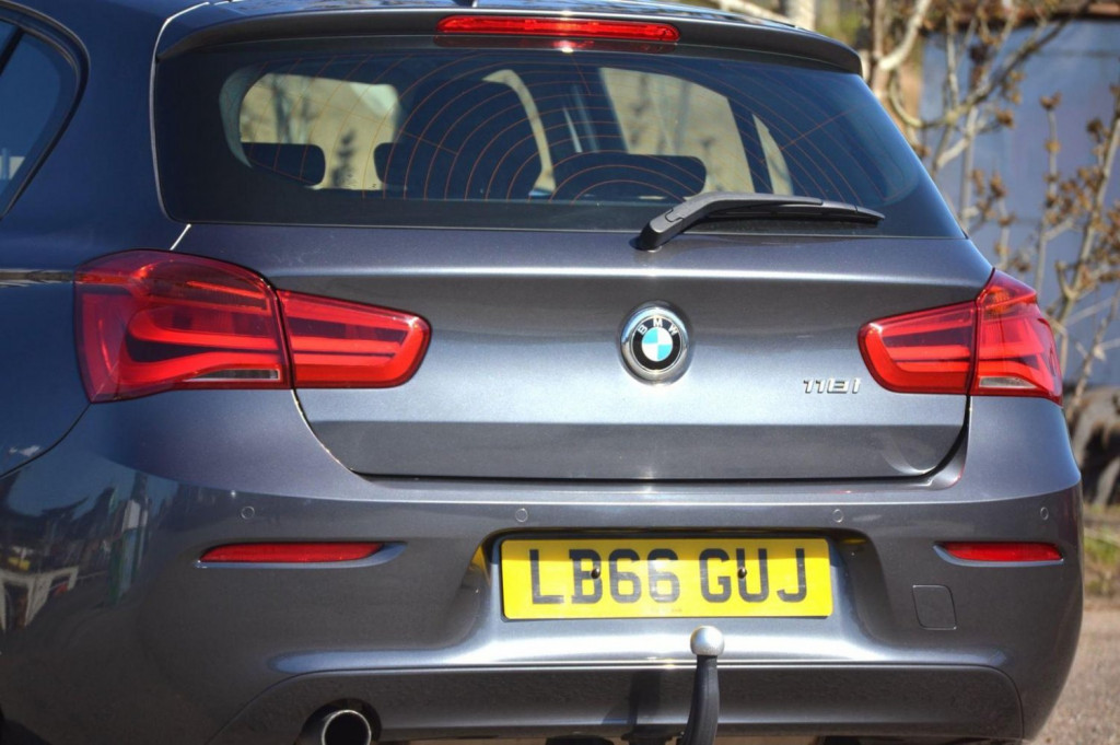 BMW 1 SERIES