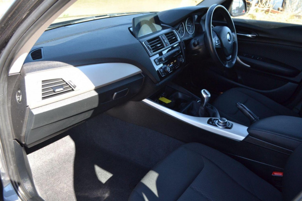 BMW 1 SERIES