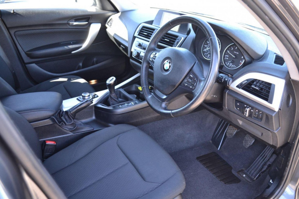 BMW 1 SERIES