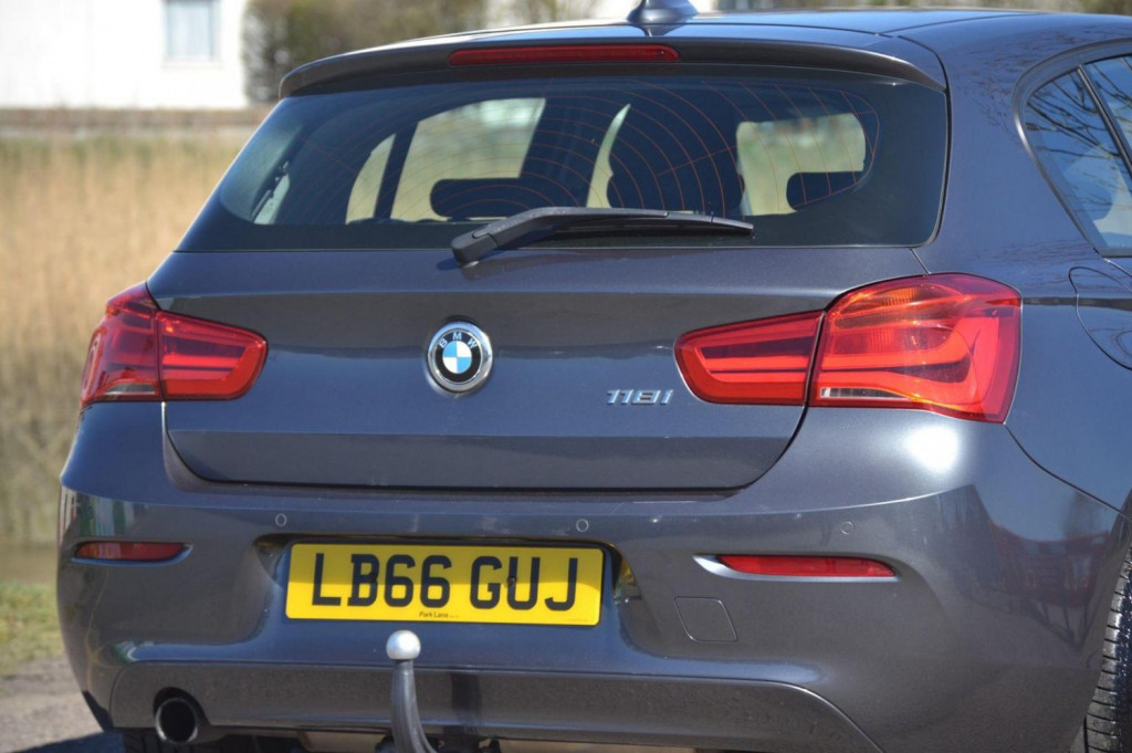 BMW 1 SERIES