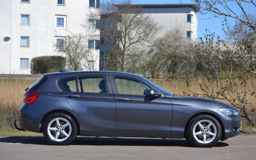BMW 1 SERIES
