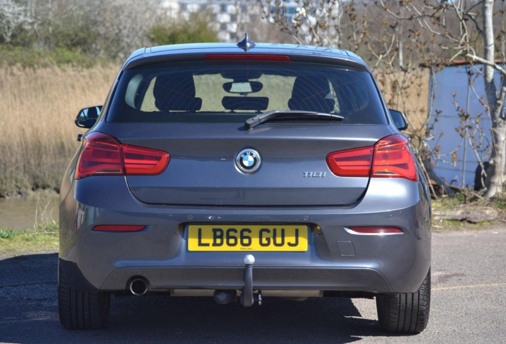 BMW 1 SERIES