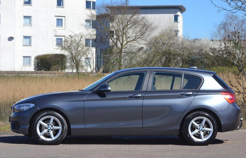 BMW 1 SERIES