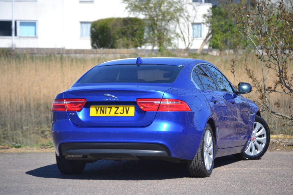 JAGUAR XE
