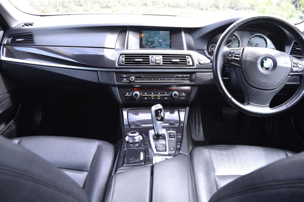 View BMW 5 SERIES 2.0 520d SE Touring Auto Euro 6 (s/s) 5dr